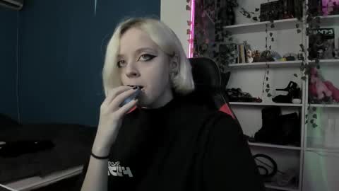 holy_mistresss online show from November 14, 9:30 am