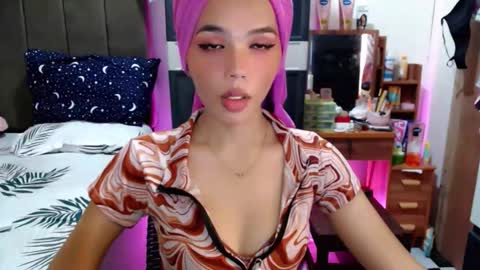 holy_molly1 online show from November 9, 6:44 am
