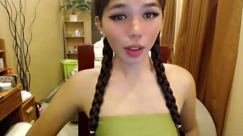 holy_molly1 online show from May 22, 3:46 am