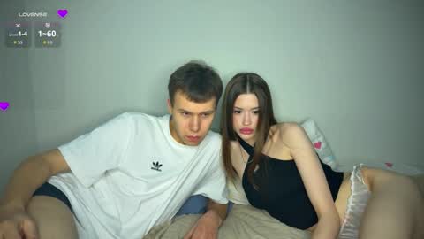 Snapshot of holybabe342 chatting on December 4, 7:44 pm Vio online show from December 4, 7:44 pm