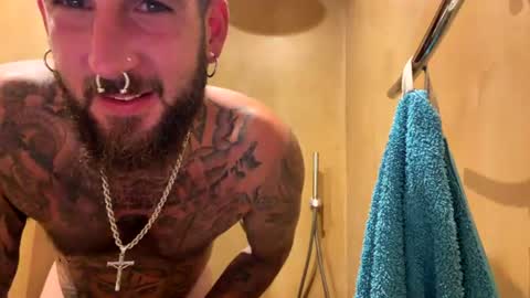 holycouplee online show from August 5, 7:06 pm