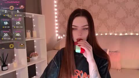 Mia online show from June 29, 3:02 am