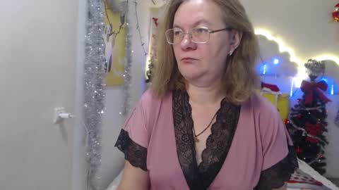 Snapshot of holymilfa chatting on December 13, 7:25 am holymilfa online show from December 13, 7:25 am