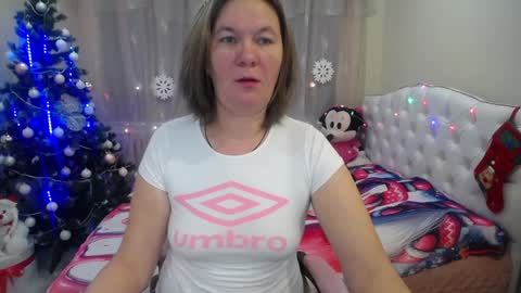 Snapshot of holymilfa chatting on December 19, 8:23 am holymilfa online show from December 19, 8:23 am