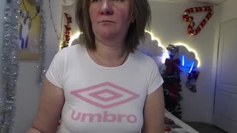 Snapshot of holymilfa chatting on December 20, 11:10 am holymilfa online show from December 20, 11:10 am