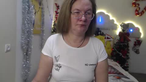 Snapshot of holymilfa chatting on December 29, 7:28 am holymilfa online show from December 29, 7:28 am