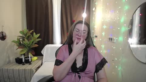 Snapshot of holymilfa chatting on February 1, 10:37 am holymilfa online show from February 1, 10:37 am