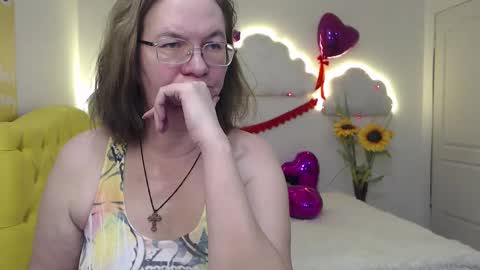 Snapshot of holymilfa chatting on February 14, 1:51 pm holymilfa online show from February 14, 1:51 pm