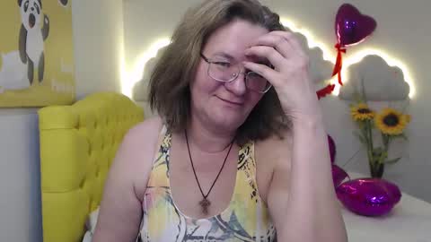 Snapshot of holymilfa chatting on February 14, 5:03 pm holymilfa online show from February 14, 5:03 pm