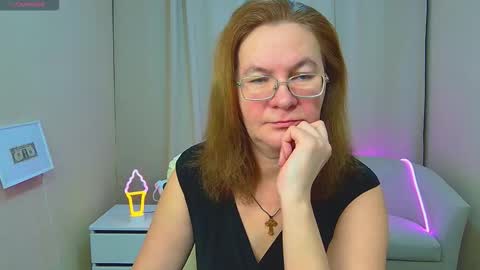 Snapshot of holymilfa chatting on February 1, 4:44 am holymilfa online show from February 1, 4:44 am