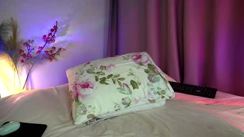 Snapshot of holyyy_fuck chatting on January 29, 5:02 pm Vicky my another account here - desperate clit online show from January 29, 5:02 pm