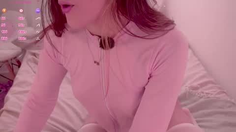 Snapshot of honeeeey_ chatting on February 21, 10:11 pm honeeeey_ online show from February 21, 10:11 pm