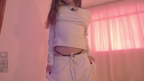 Snapshot of honeeeey_ chatting on June 12, 10:30 pm honeeeey_ online show from June 12, 10:30 pm