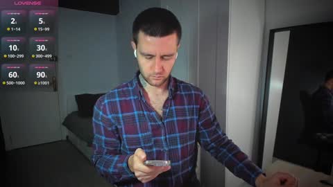 Snapshot of honestandrew chatting on February 5, 8:43 am Andrew online show from February 5, 8:43 am