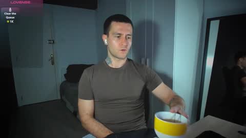 Snapshot of honestandrew chatting on February 10, 4:04 pm Andrew online show from February 10, 4:04 pm