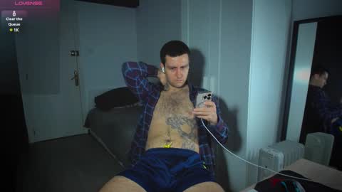 Snapshot of honestandrew chatting on February 19, 6:33 am Andrew online show from February 19, 6:33 am