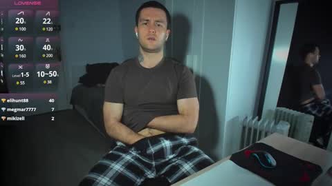 Snapshot of honestandrew chatting on February 19, 7:27 pm Andrew online show from February 19, 7:27 pm