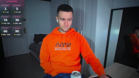 Snapshot of honestandrew chatting on February 28, 2:20 pm Andrew online show from February 28, 2:20 pm