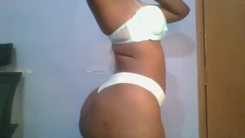 honey_beb online show from February 21, 10:17 am