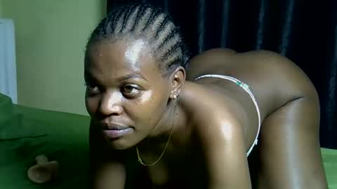 Snapshot of honey_belle7 chatting on June 5, 5:03 am Honey-Belle online show from June 5, 5:03 am