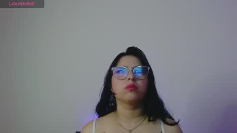 Snapshot of honey_buns_1 chatting on March 2, 9:42 am mimi online show from March 2, 9:42 am