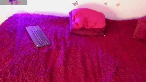 Snapshot of honey_buns_1 chatting on March 12, 2:23 pm mimi online show from March 12, 2:23 pm