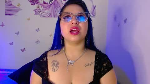 Snapshot of honey_buns_1 chatting on October 1, 11:27 am mimi online show from October 1, 11:27 am