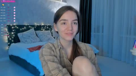 Snapshot of honey_chantal chatting on October 4, 5:22 pm Chantal online show from October 4, 5:22 pm