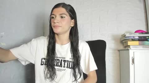 Snapshot of honey_darcy chatting on April 5, 11:57 pm honey_darcy online show from April 5, 11:57 pm