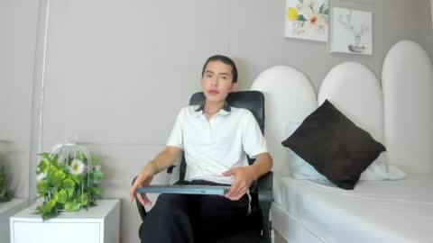 Snapshot of honey_hex_ chatting on May 11, 12:55 pm honey_hex_ online show from May 11, 12:55 pm