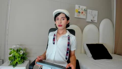 Snapshot of honey_hex_ chatting on May 12, 7:44 pm honey_hex_ online show from May 12, 7:44 pm
