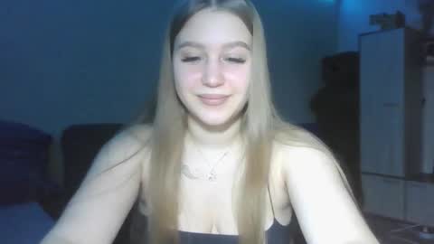 Snapshot of honey_lolaaa chatting on October 17, 1:35 pm honey_lolaaa online show from October 17, 1:35 pm