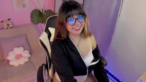 Snapshot of honey_m0on chatting on June 2, 6:54 pm Milenka online show from June 2, 6:54 pm