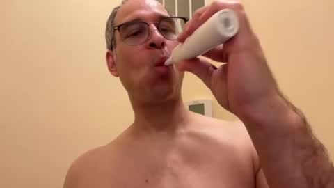 Snapshot of honey_man14 chatting on February 13, 6:48 pm honey_man14 online show from February 13, 6:48 pm