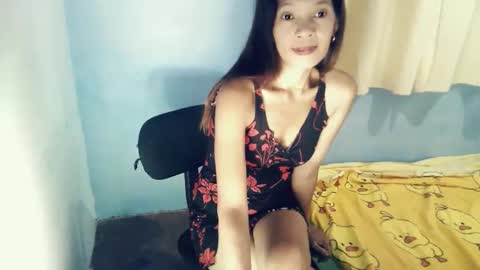 Snapshot of honey_mollyxx chatting on February 18, 4:08 am honey_mollyxx online show from February 18, 4:08 am