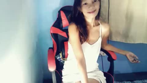 Snapshot of honey_mollyxx chatting on March 25, 11:22 pm honey_mollyxx online show from March 25, 11:22 pm