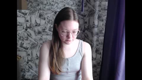 Snapshot of honey_mood chatting on October 8, 8:56 am Lina online show from October 8, 8:56 am