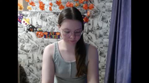 Snapshot of honey_mood chatting on November 1, 10:06 am Lina online show from November 1, 10:06 am