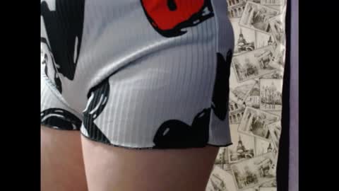 Snapshot of honey_mood chatting on November 13, 6:18 pm Lina online show from November 13, 6:18 pm