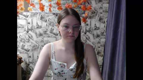 Snapshot of honey_mood chatting on November 15, 11:40 am Lina online show from November 15, 11:40 am