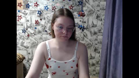 Snapshot of honey_mood chatting on November 28, 10:51 am Lina online show from November 28, 10:51 am