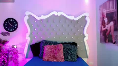 honey_moontsts online show from January 10, 11:34 am