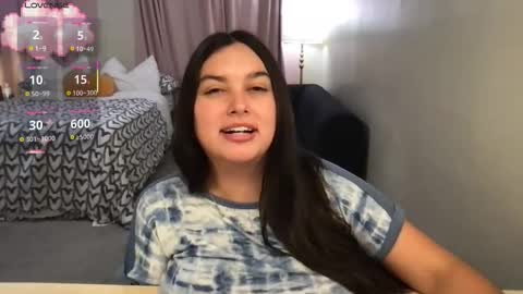 Snapshot of honey_tia chatting on October 19, 3:07 am Tia online show from October 19, 3:07 am