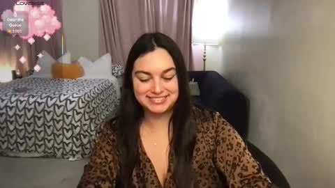 Snapshot of honey_tia chatting on October 20, 4:13 am Tia online show from October 20, 4:13 am