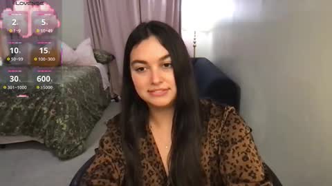 Snapshot of honey_tia chatting on October 23, 2:22 am Tia online show from October 23, 2:22 am