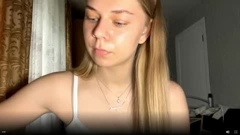 Snapshot of honeyaskren chatting on May 27, 10:34 am Klara online show from May 27, 10:34 am