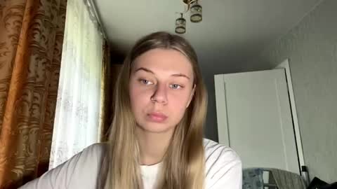 Snapshot of honeyaskren chatting on May 31, 10:00 am Klara online show from May 31, 10:00 am