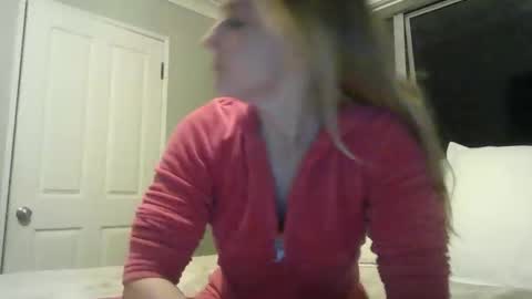 Snapshot of honeyblakex chatting on May 2, 9:03 am honeyblakex online show from May 2, 9:03 am
