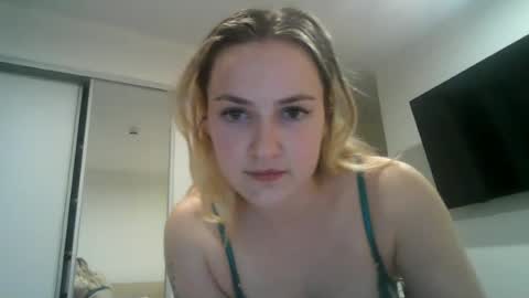 Snapshot of honeyblakex chatting on July 7, 6:47 am honeyblakex online show from July 7, 6:47 am