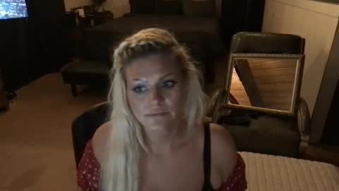 honeybuhnny online show from March 27, 7:03 am